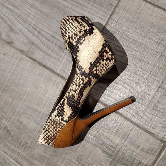 H BY Halston brown embossed snakeskin heel pumps - Picture 2 of 14